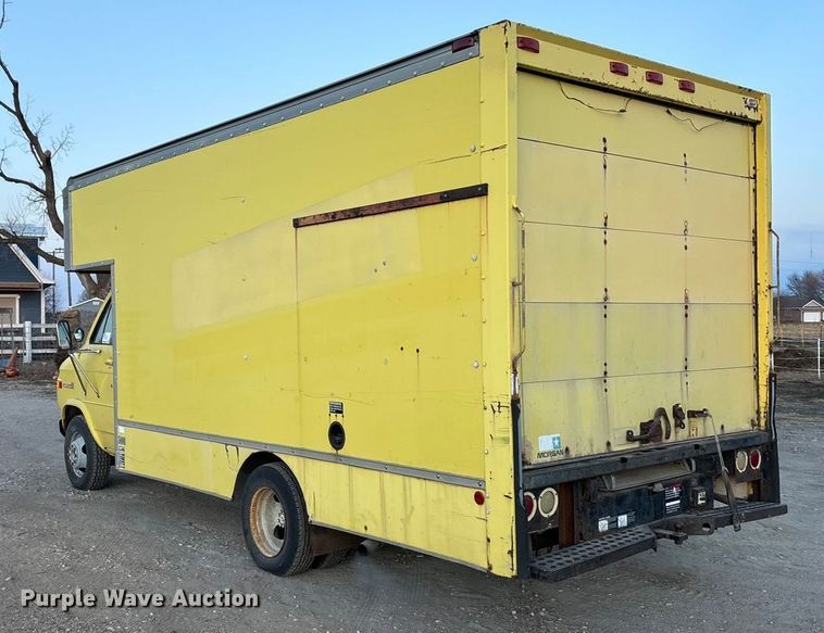 image for item FG1640 1989 GMC Vandura 3500 box truck
