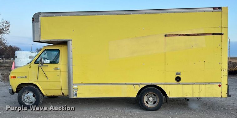 image for item FG1640 1989 GMC Vandura 3500 box truck