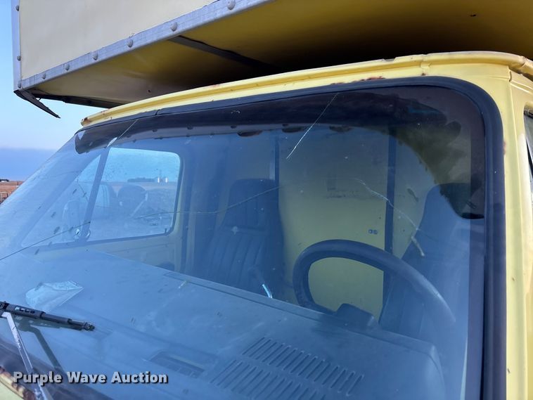 image for item FG1640 1989 GMC Vandura 3500 box truck