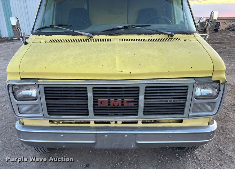 image for item FG1640 1989 GMC Vandura 3500 box truck
