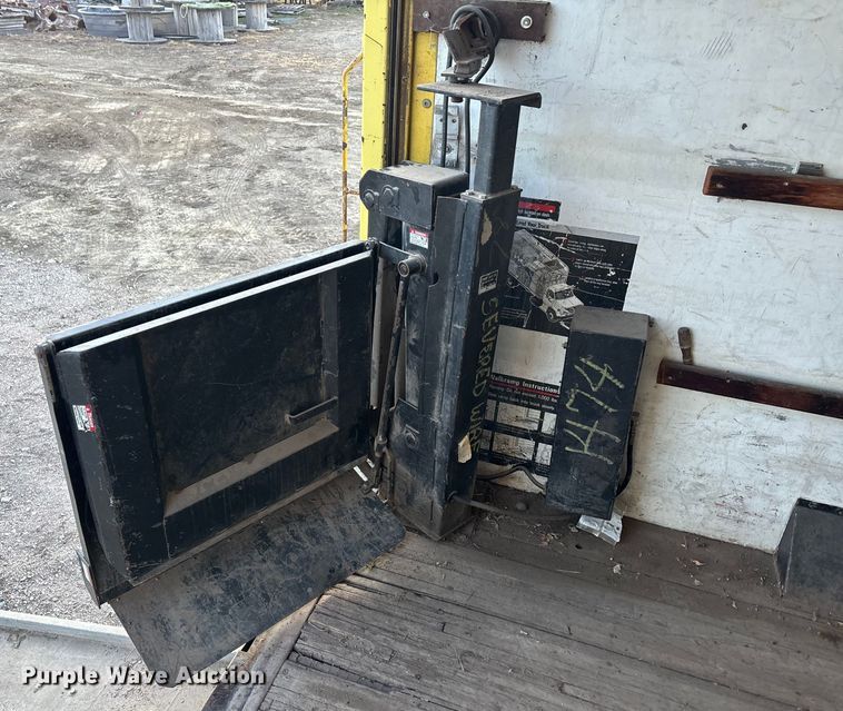 image for item FG1640 1989 GMC Vandura 3500 box truck