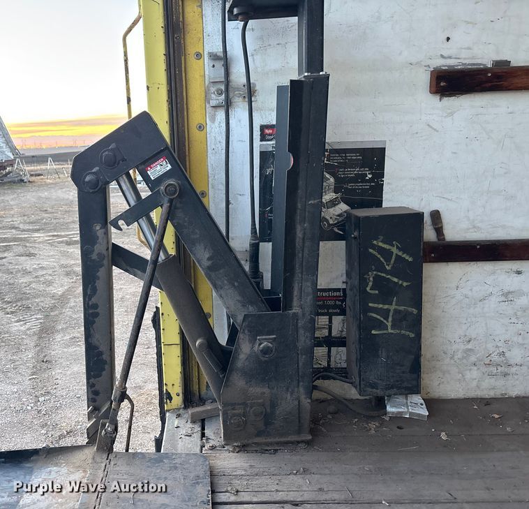 image for item FG1640 1989 GMC Vandura 3500 box truck