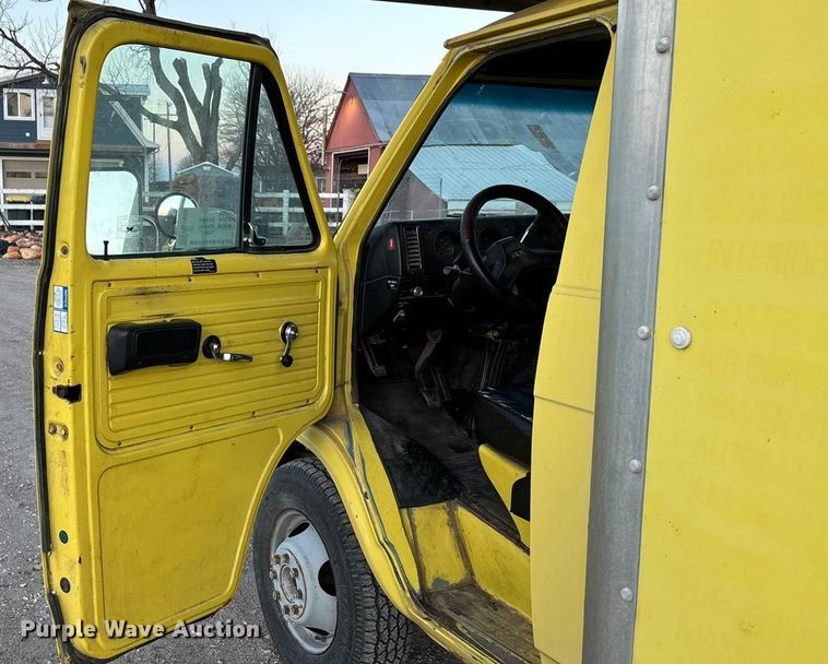 image for item FG1640 1989 GMC Vandura 3500 box truck