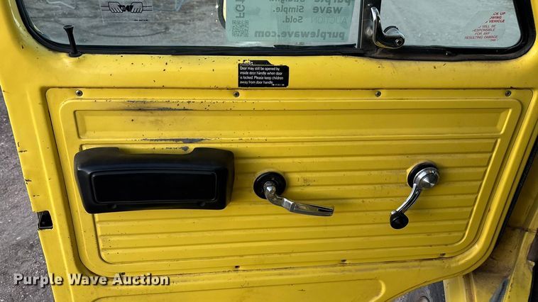 image for item FG1640 1989 GMC Vandura 3500 box truck