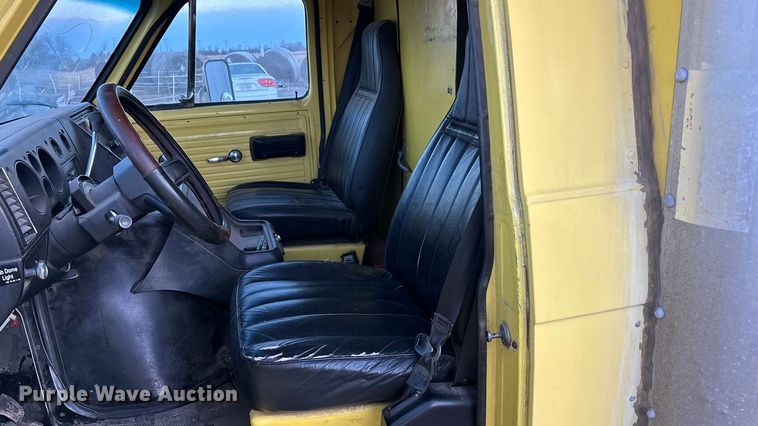 image for item FG1640 1989 GMC Vandura 3500 box truck