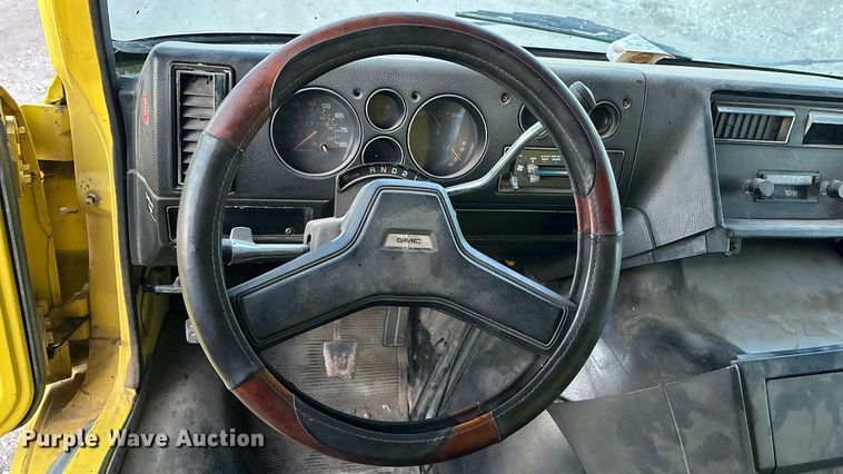 image for item FG1640 1989 GMC Vandura 3500 box truck