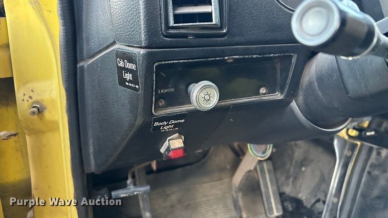 image for item FG1640 1989 GMC Vandura 3500 box truck