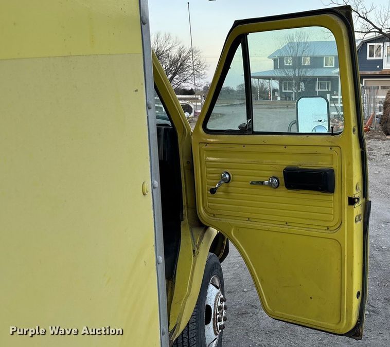 image for item FG1640 1989 GMC Vandura 3500 box truck