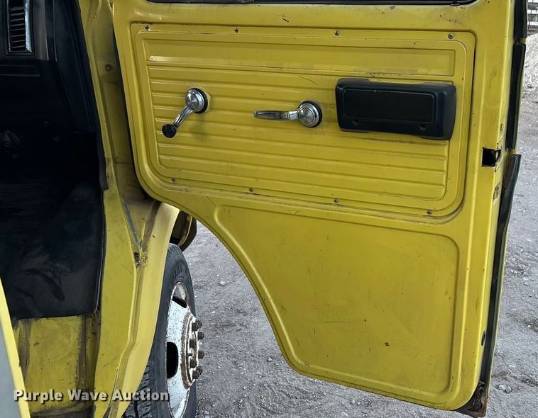 image for item FG1640 1989 GMC Vandura 3500 box truck