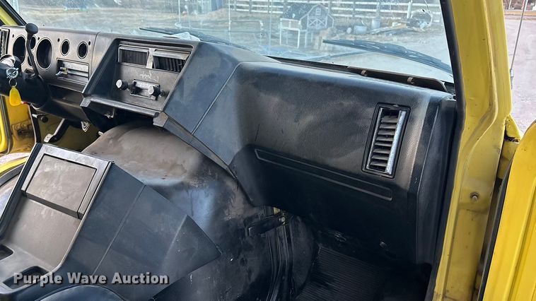 image for item FG1640 1989 GMC Vandura 3500 box truck