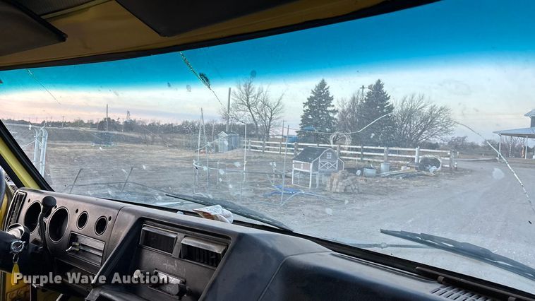 image for item FG1640 1989 GMC Vandura 3500 box truck