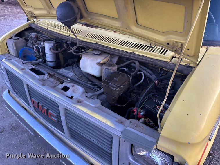 image for item FG1640 1989 GMC Vandura 3500 box truck