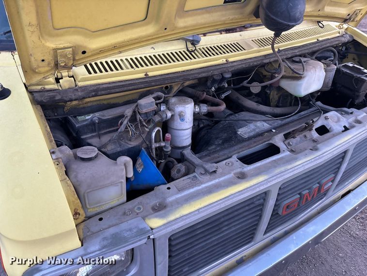 image for item FG1640 1989 GMC Vandura 3500 box truck