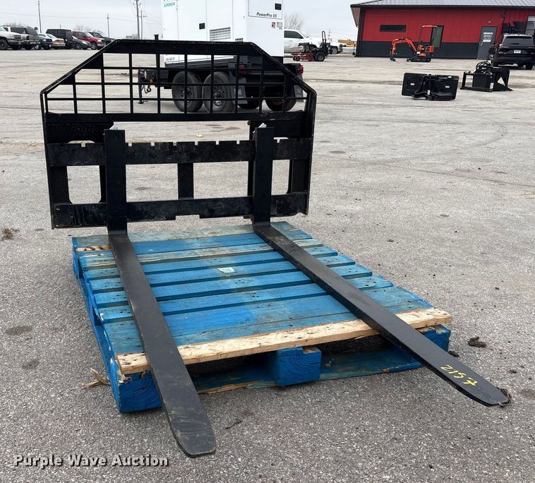 image for item FG2511 2025 Giyi skid steer forks