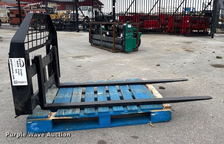 image for item FG2511 2025 Giyi skid steer forks