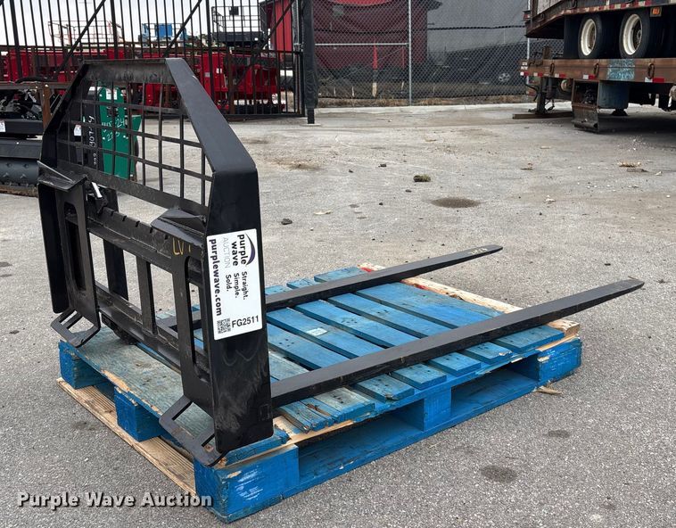 image for item FG2511 2025 Giyi skid steer forks