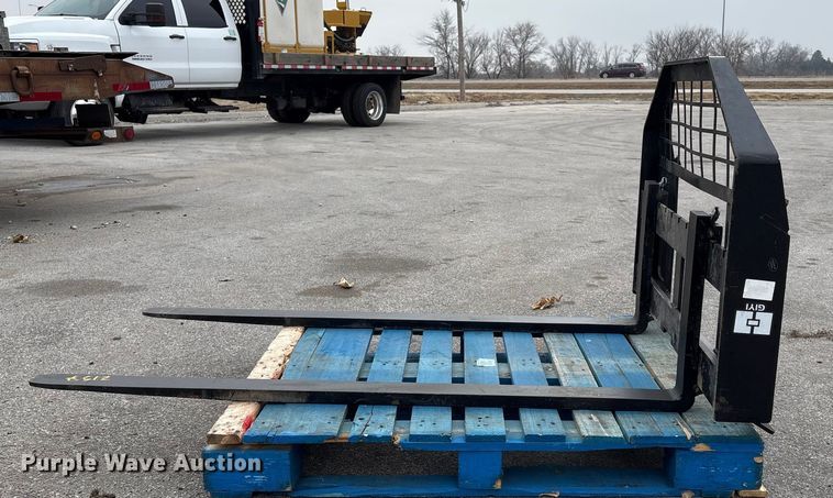 image for item FG2511 2025 Giyi skid steer forks