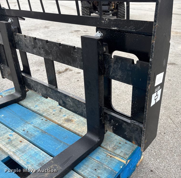 image for item FG2511 2025 Giyi skid steer forks