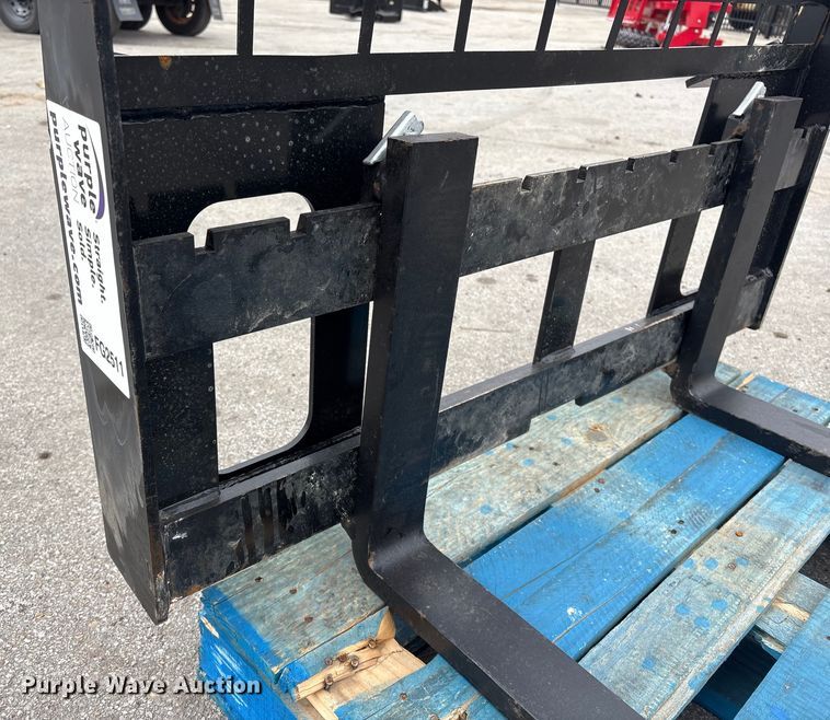 image for item FG2511 2025 Giyi skid steer forks