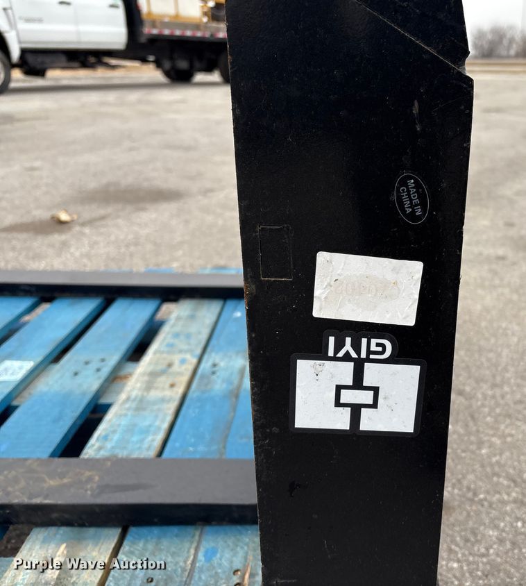 image for item FG2511 2025 Giyi skid steer forks