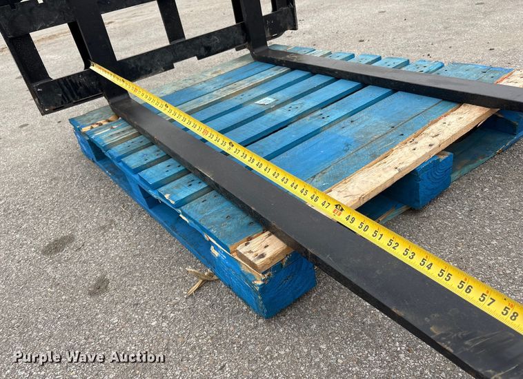 image for item FG2511 2025 Giyi skid steer forks