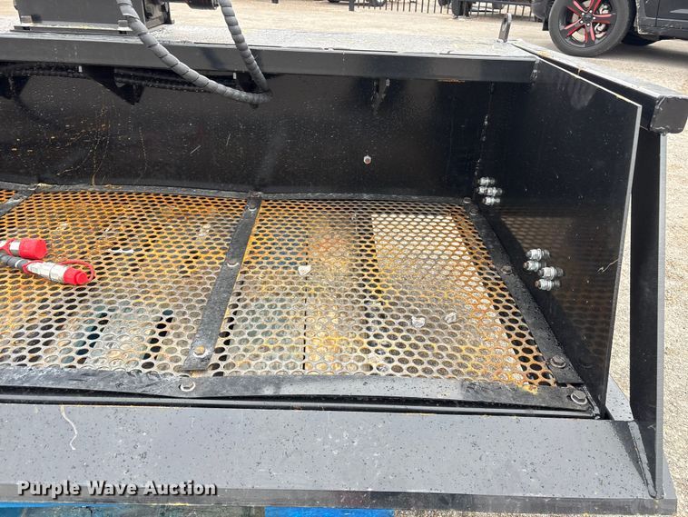 image for item FG2555 2025 GIYI VB59 skid steer vibratory screening bucket