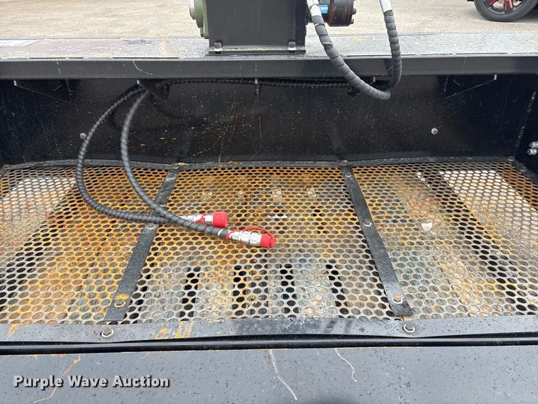 image for item FG2555 2025 GIYI VB59 skid steer vibratory screening bucket