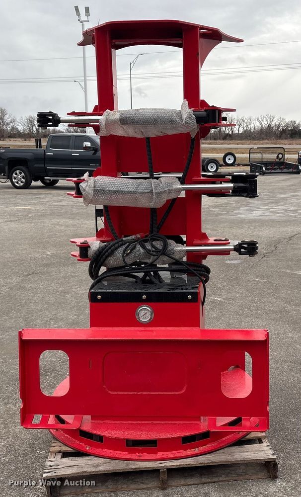 image for item FG2556 2025 GIYI FB30  skid steer feller buncher