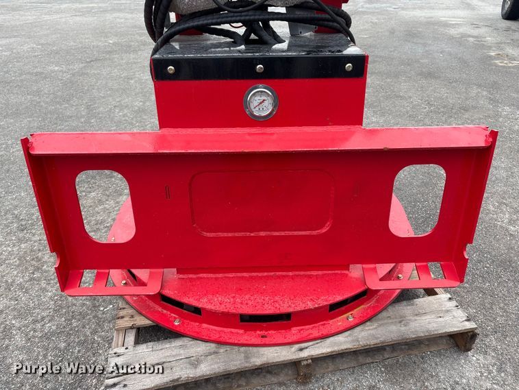 image for item FG2556 2025 GIYI FB30  skid steer feller buncher