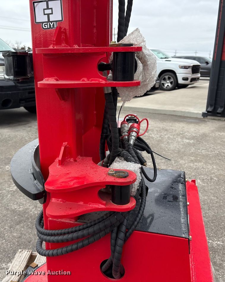 image for item FG2556 2025 GIYI FB30  skid steer feller buncher