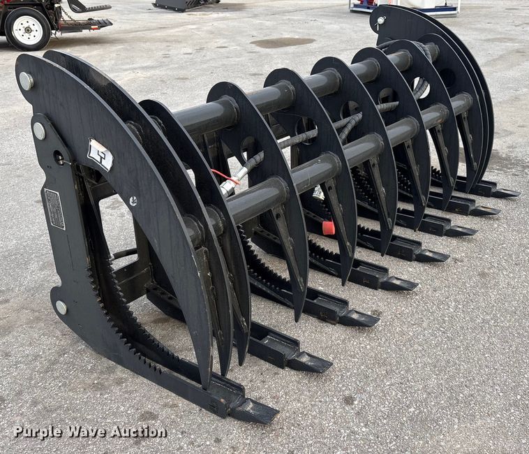 image for item FG2558 2025 Giyi CLG72 skid steer grapple bucket