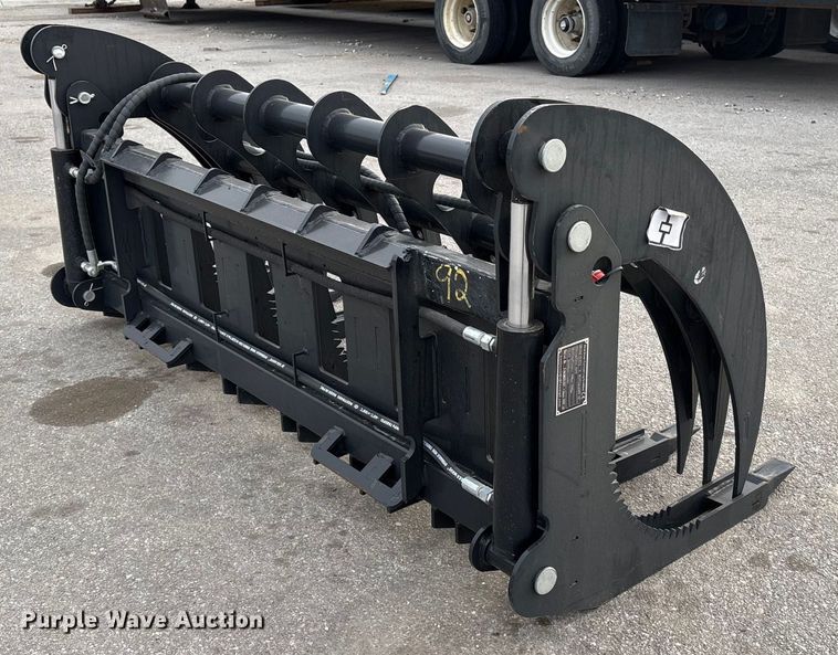 image for item FG2558 2025 Giyi CLG72 skid steer grapple bucket