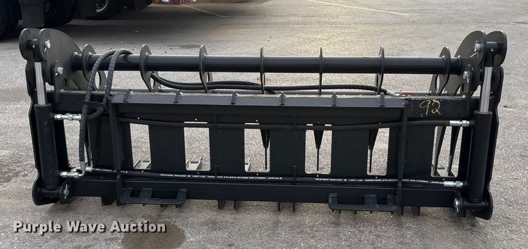 image for item FG2558 2025 Giyi CLG72 skid steer grapple bucket