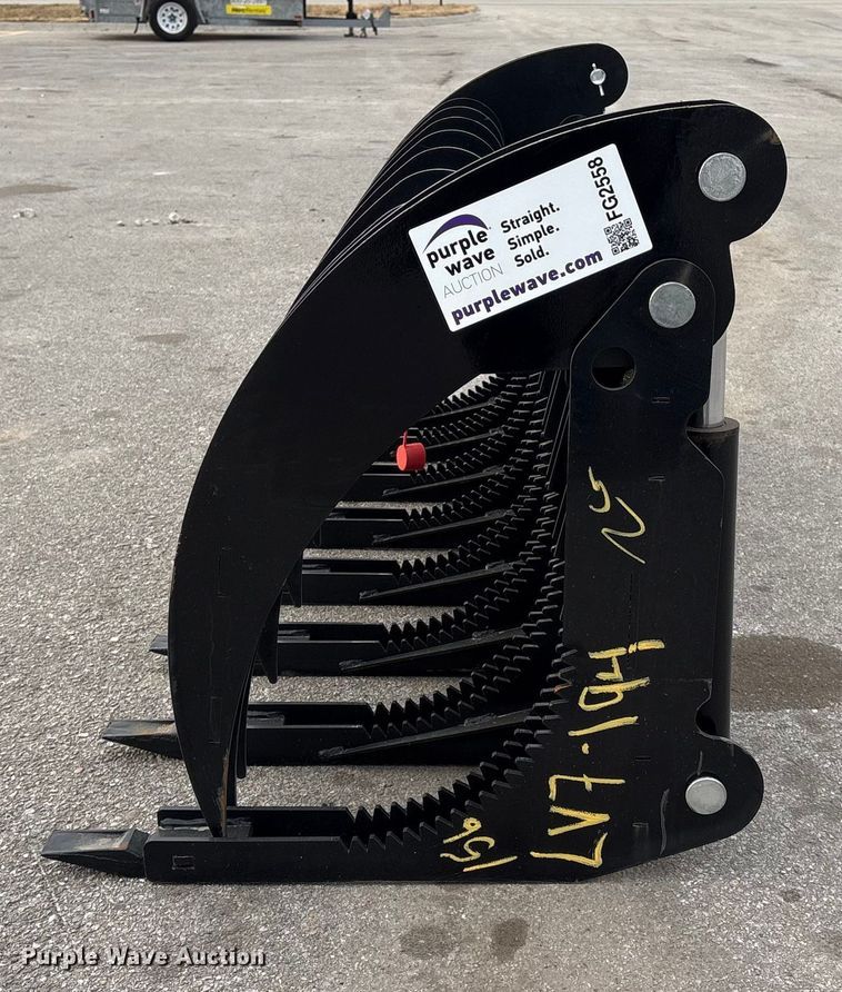 image for item FG2558 2025 Giyi CLG72 skid steer grapple bucket