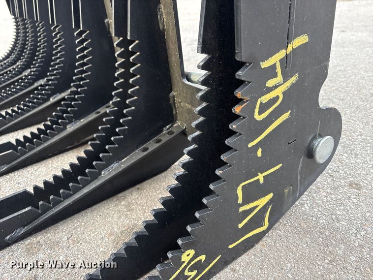 image for item FG2558 2025 Giyi CLG72 skid steer grapple bucket