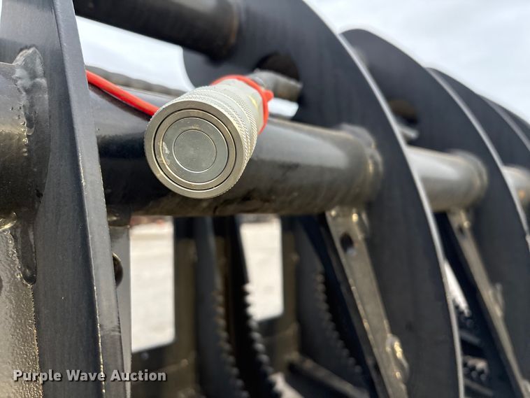 image for item FG2558 2025 Giyi CLG72 skid steer grapple bucket