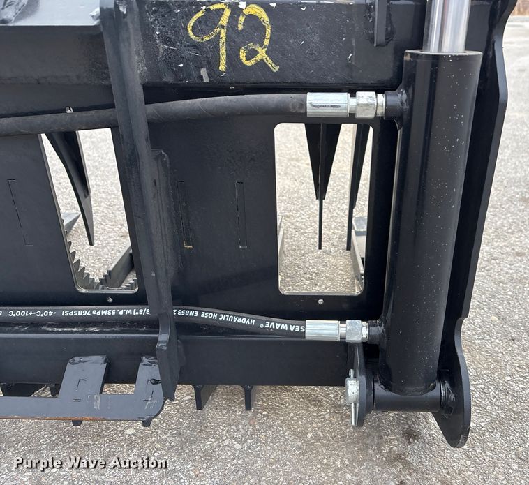 image for item FG2558 2025 Giyi CLG72 skid steer grapple bucket
