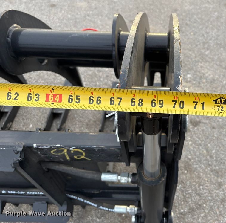 image for item FG2558 2025 Giyi CLG72 skid steer grapple bucket