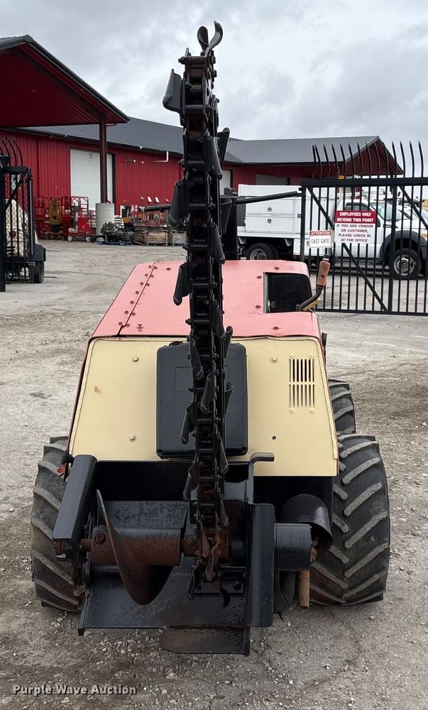 image for item FG2563 2000 Ditch Witch 410SXD vibratory cable plow