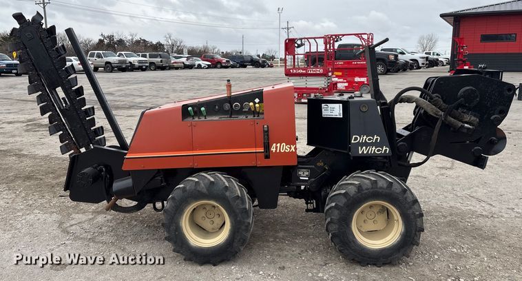 image for item FG2563 2000 Ditch Witch 410SXD vibratory cable plow