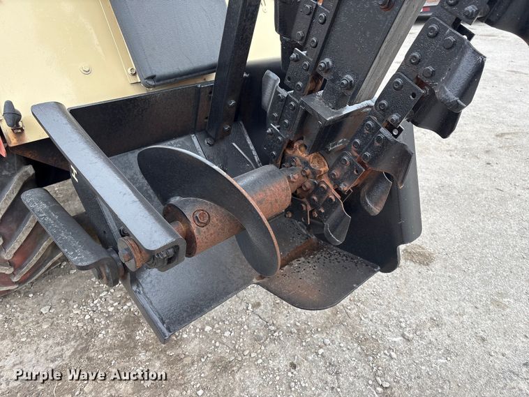 image for item FG2563 2000 Ditch Witch 410SXD vibratory cable plow