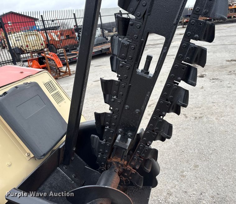 image for item FG2563 2000 Ditch Witch 410SXD vibratory cable plow