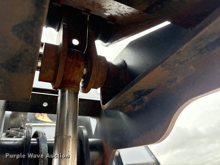 image for item FG2563 2000 Ditch Witch 410SXD vibratory cable plow