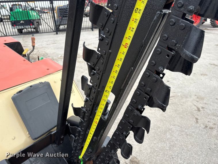 image for item FG2563 2000 Ditch Witch 410SXD vibratory cable plow