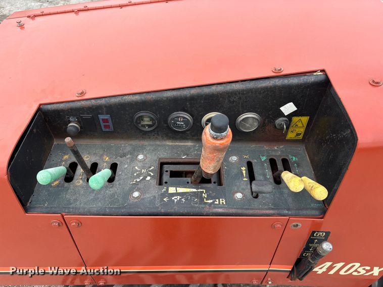 image for item FG2563 2000 Ditch Witch 410SXD vibratory cable plow