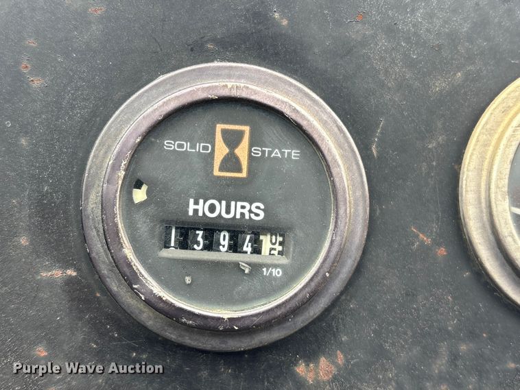 image for item FG2563 2000 Ditch Witch 410SXD vibratory cable plow