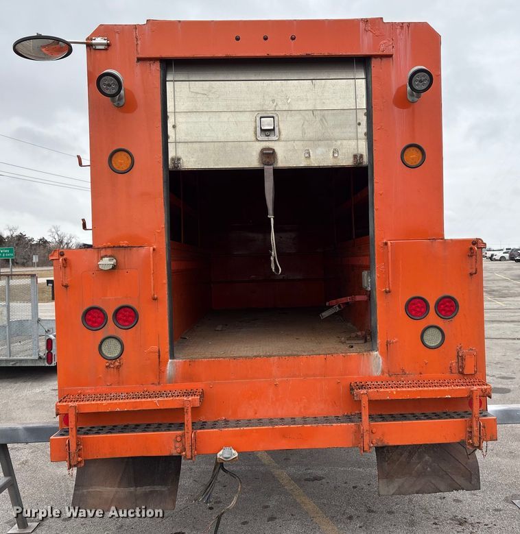 image for item FG2566 Reading UR132ADW-D utility bed