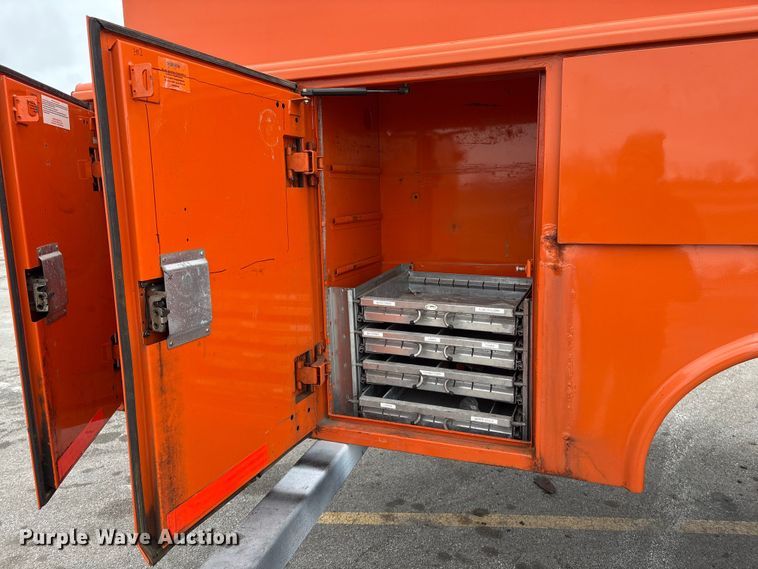 image for item FG2566 Reading UR132ADW-D utility bed