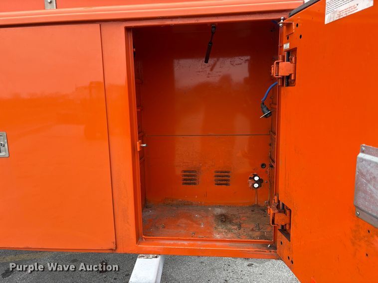 image for item FG2566 Reading UR132ADW-D utility bed