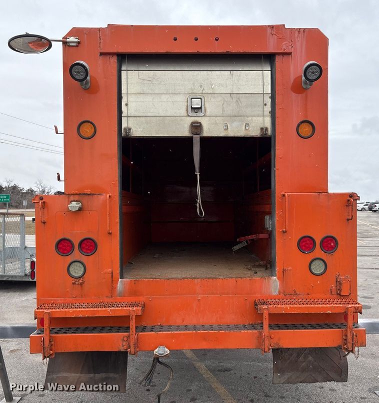 image for item FG2566 Reading UR132ADW-D utility bed